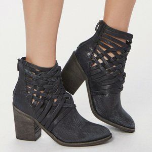 SOLD 🚫| Free People Carerra Ankle Booties